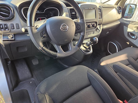 Nissan NV300 8 of 13