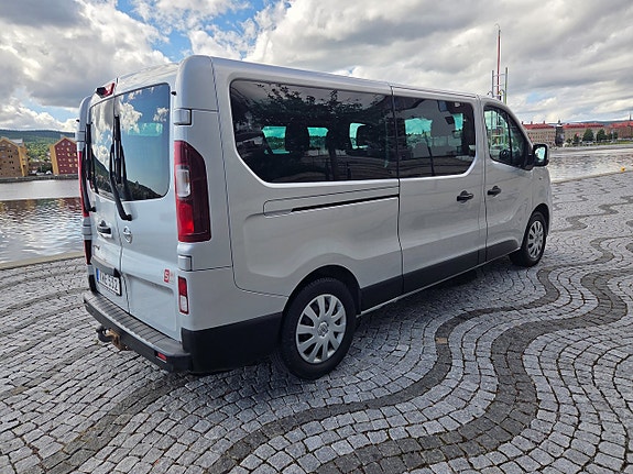 Nissan NV300 5 of 13
