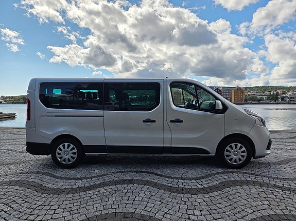 Nissan NV300 4 of 13