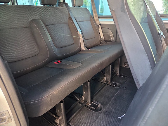 Nissan NV300 10 of 13