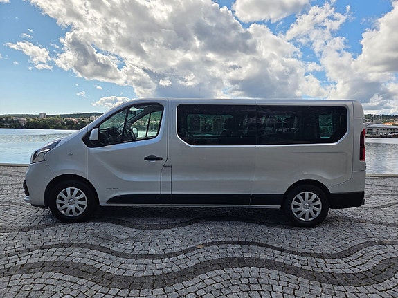 Nissan NV300 2 of 13