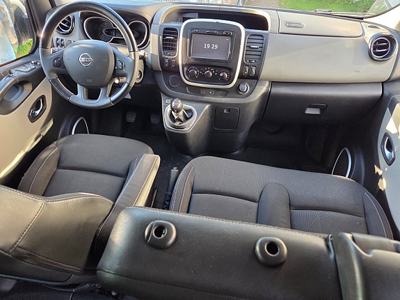 Nissan NV300 7 of 13