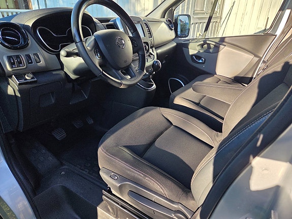 Nissan NV300 9 of 13