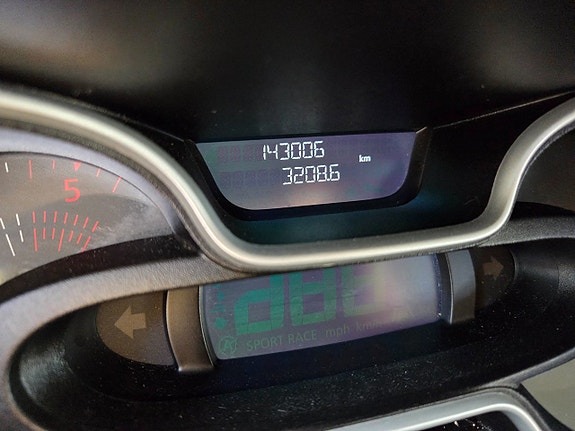 Nissan NV300 13 of 13