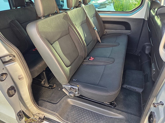 Nissan NV300 11 of 13