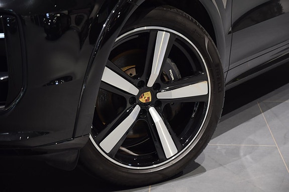 Porsche Cayenne 19 of 19