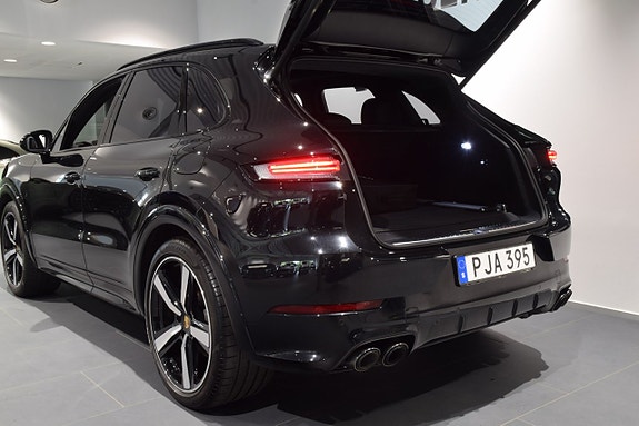 Porsche Cayenne 11 of 19
