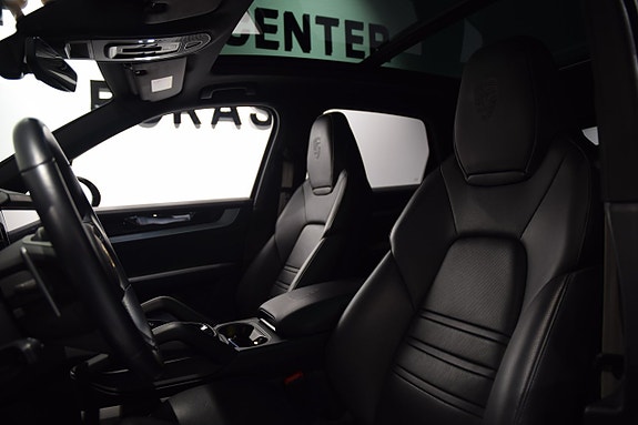 Porsche Cayenne 5 of 19