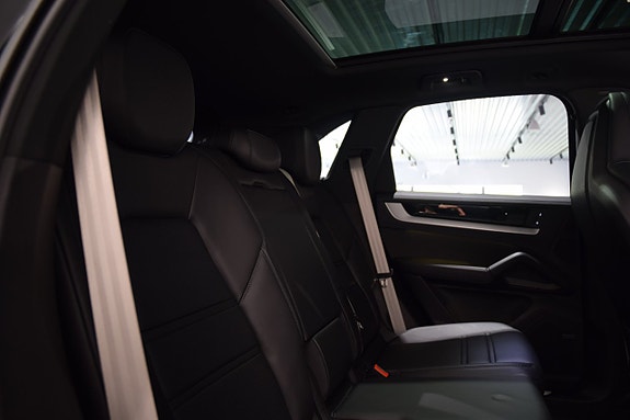 Porsche Cayenne 12 of 19