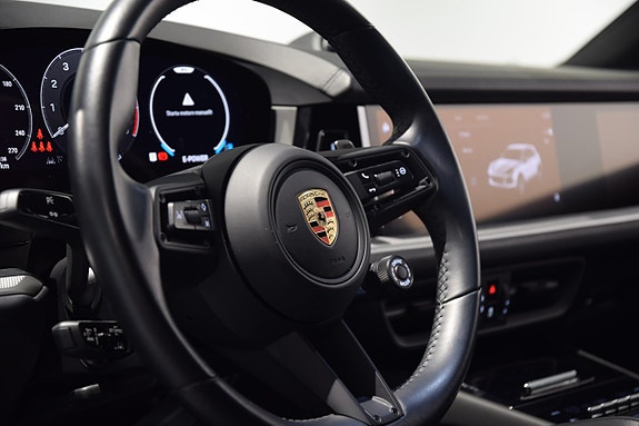 Porsche Cayenne 4 of 19