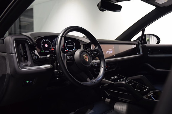 Porsche Cayenne 3 of 19