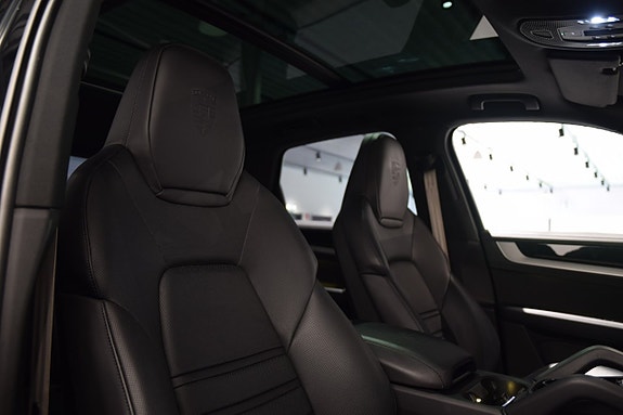 Porsche Cayenne 14 of 19