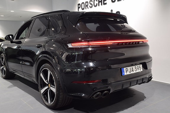 Porsche Cayenne 10 of 19