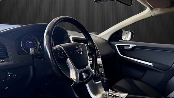 Volvo XC60 5 of 11