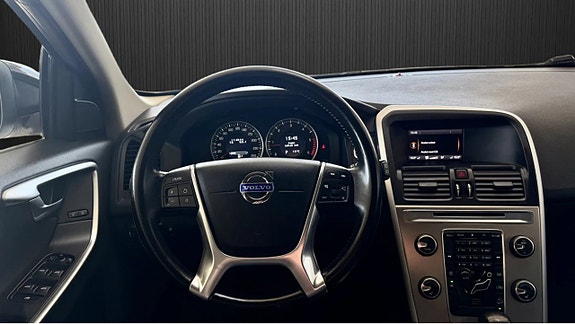 Volvo XC60 8 of 11