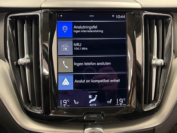 Volvo XC60 10 of 24
