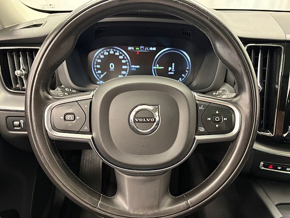 Volvo XC60 8 of 24