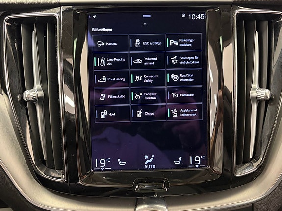 Volvo XC60 11 of 24