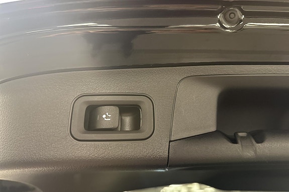 Mercedes-Benz GLA250 e 15 of 23