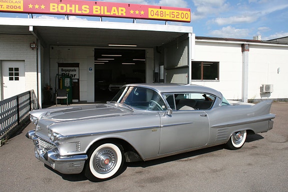 Cadillac Series 62 7 of 26