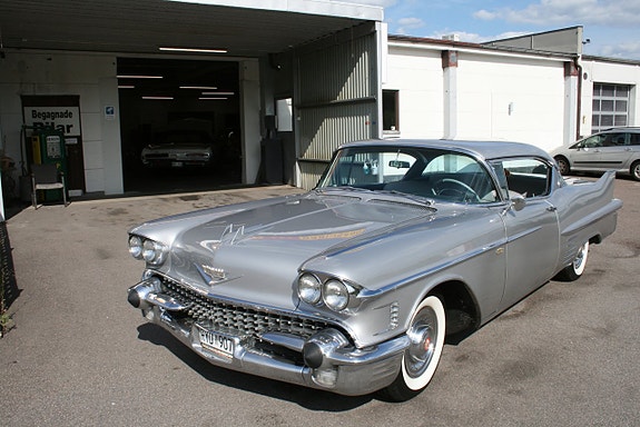 Cadillac Series 62 8 of 26