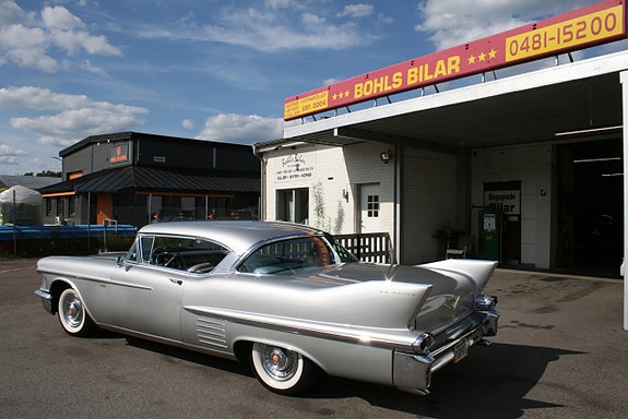 Cadillac Series 62 5 of 26