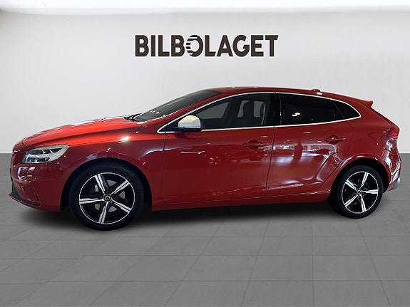 Volvo V40 2 of 14