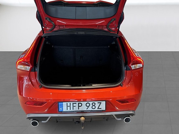 Volvo V40 11 of 14