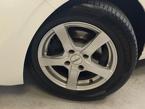Peugeot 208 18 of 23