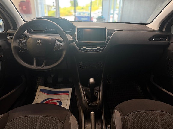 Peugeot 208 8 of 23