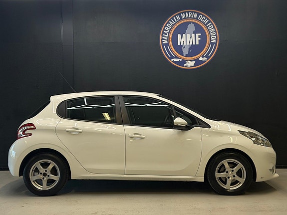 Peugeot 208 3 of 23