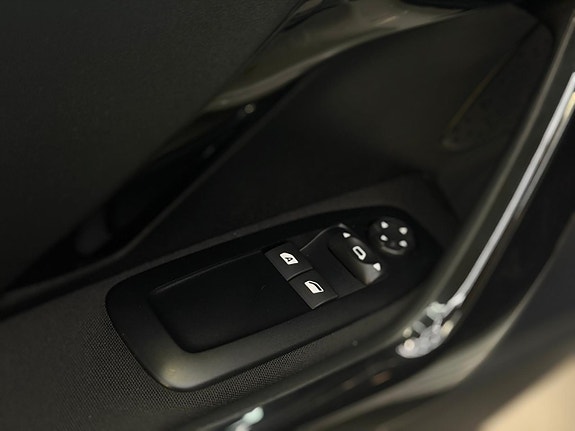 Peugeot 208 15 of 23