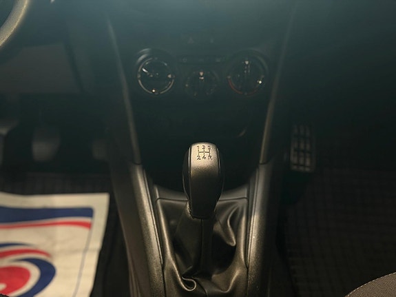 Peugeot 208 12 of 23