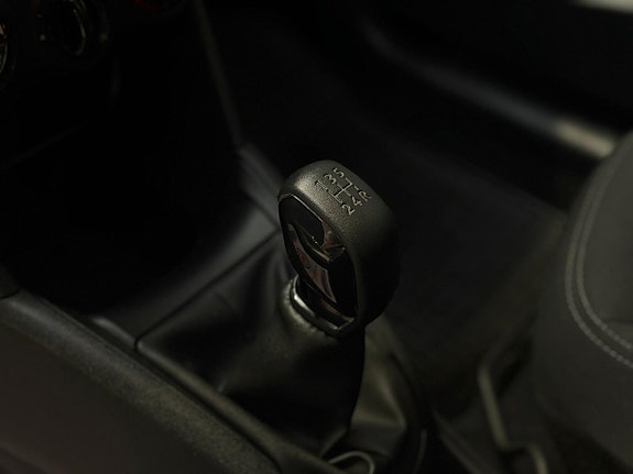 Peugeot 208 13 of 23