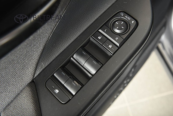 Toyota C-HR 9 of 21