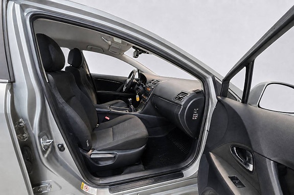 Toyota Avensis 15 of 25