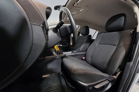 Toyota Avensis 13 of 25
