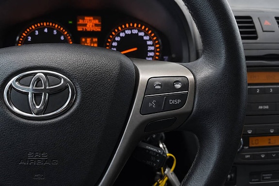 Toyota Avensis 21 of 25