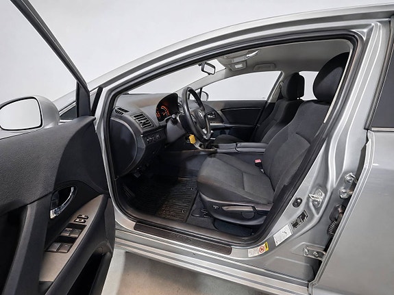 Toyota Avensis 12 of 25