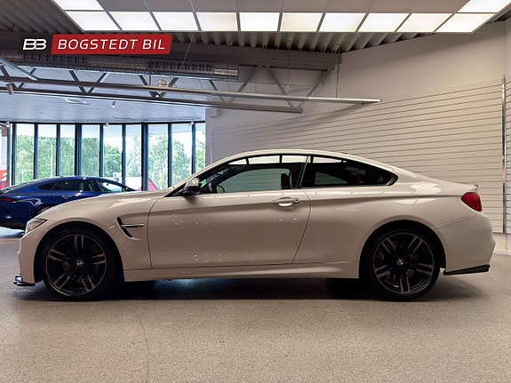 BMW M4 4 of 21