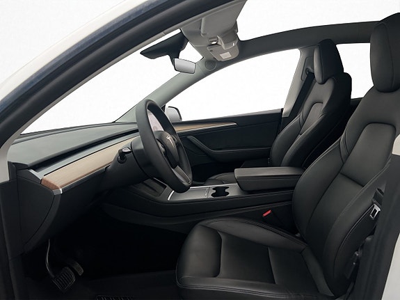 Tesla Model Y 12 of 30