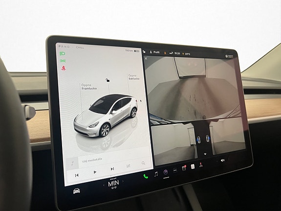 Tesla Model Y 18 of 30