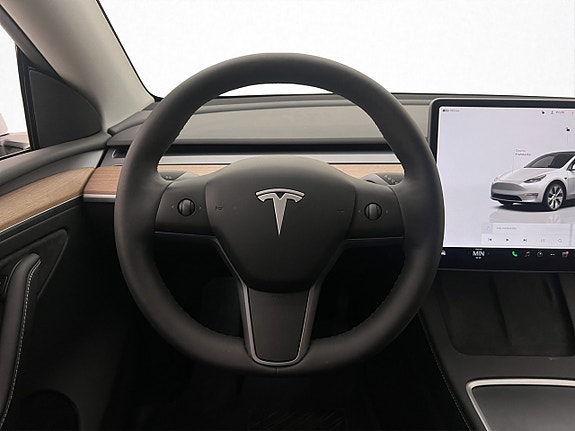 Tesla Model Y 15 of 30
