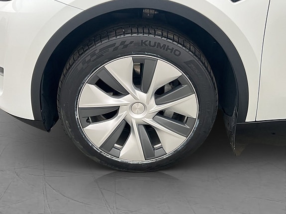 Tesla Model Y 30 of 30