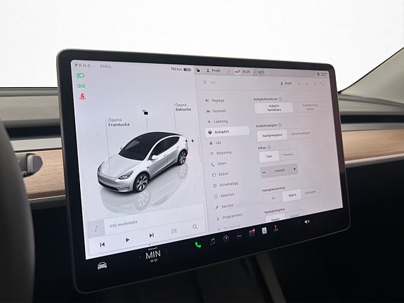 Tesla Model Y 23 of 30