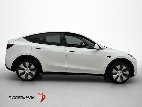 Tesla Model Y 9 of 30