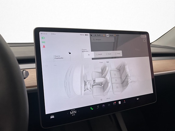 Tesla Model Y 22 of 30