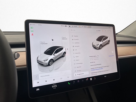 Tesla Model Y 24 of 30