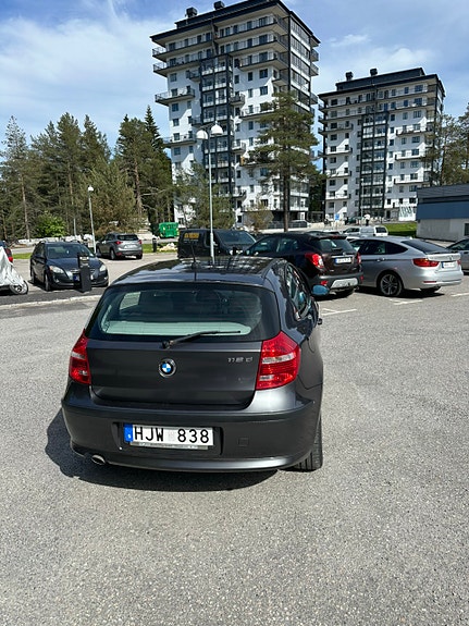 BMW 118d 2 of 5