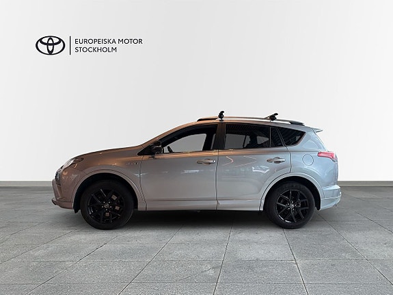 Toyota RAV4 4 of 11